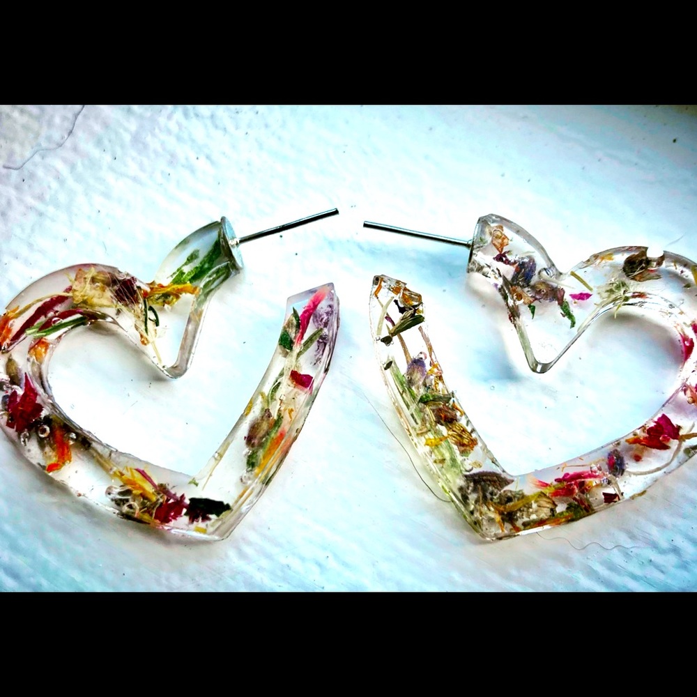 Heart Shaped Flower Resin Earrings!